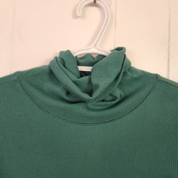 Free People Sydney Green Turtleneck Top T-shirt Bell Sleeves Size XS New Lounge - Picture 4 of 7